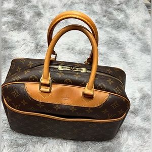 ***S O L D***💯 Authentic LOUIS VUITTON DEAUVILLE MONOGRAM
